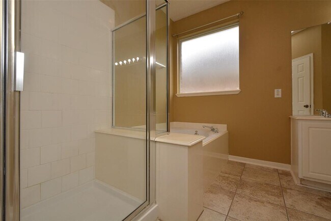 Building Photo - 2931 Sunbird Dr