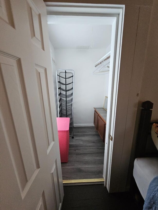 Building Photo - 3 Laurel St