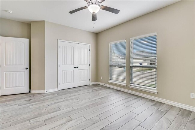 Building Photo - 6537 Paddington Dr