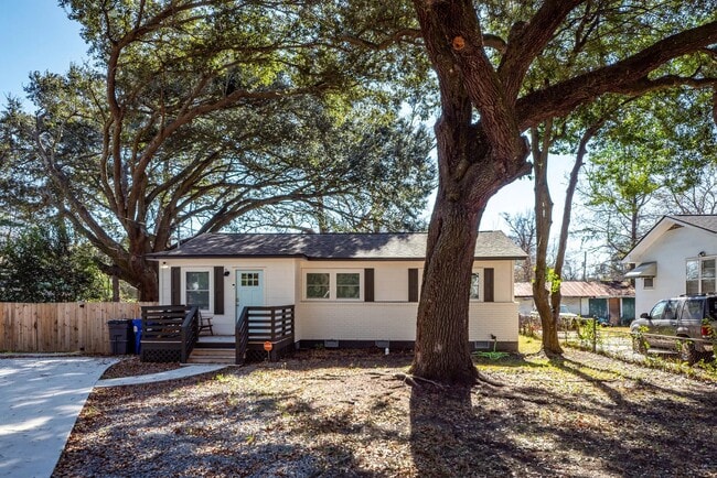 Building Photo - 1511 Larry St