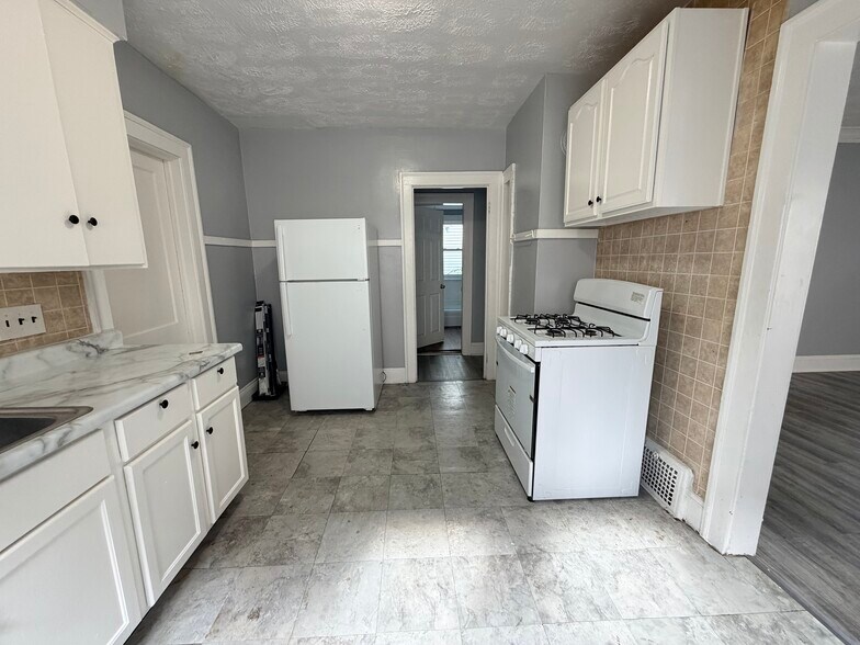 Building Photo - 10711 Joan Ave