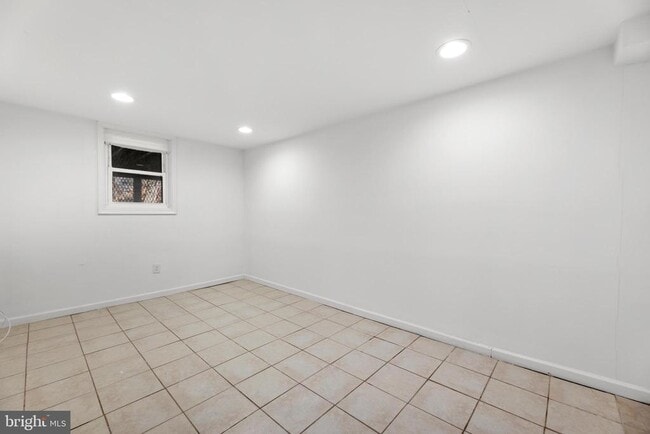 Building Photo - 1451 West End Dr