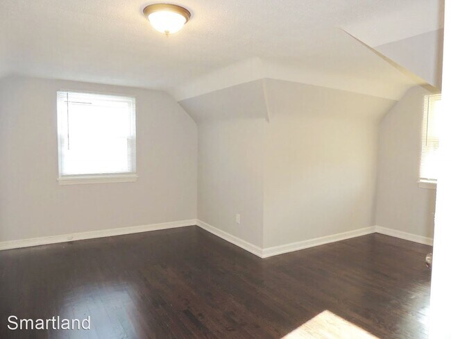 Building Photo - 4 br, 1 bath House - 324 E. 222nd St