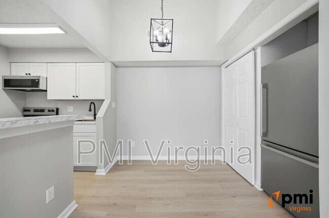 Building Photo - 340 Wells Ct