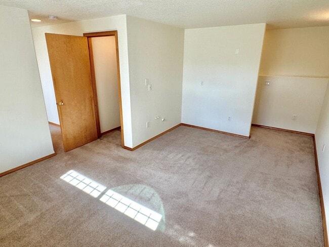 Building Photo - Montavilla Polished 2-Story with Hardwoods, Whole House A/C, Attached Garage, Off-street Parking