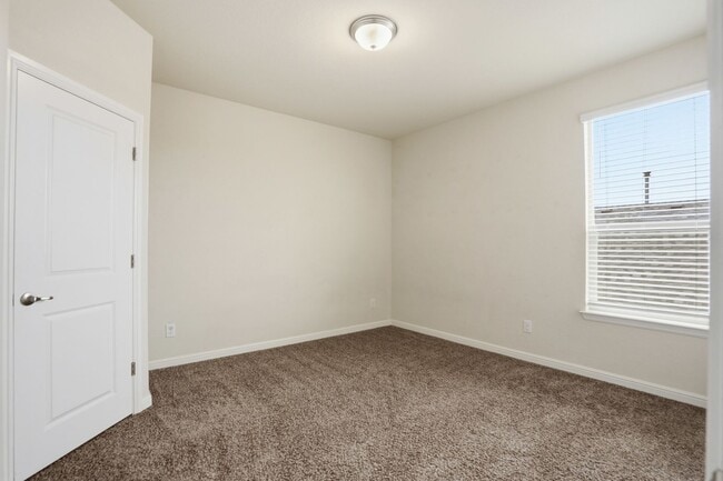 Building Photo - Beautiful on Burlingame