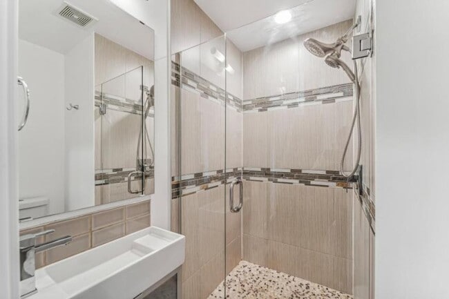 Building Photo - 2 bedroom in Seattle WA 98115