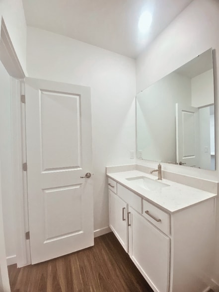 Building Photo - 234 N Nursery Ave