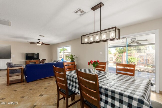 Building Photo - Exceptional 6-Bedroom Home with Private Pool Near ASU