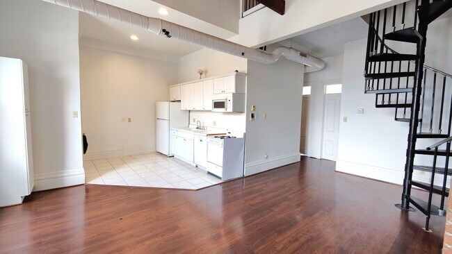 Building Photo - 1705 E Carson St
