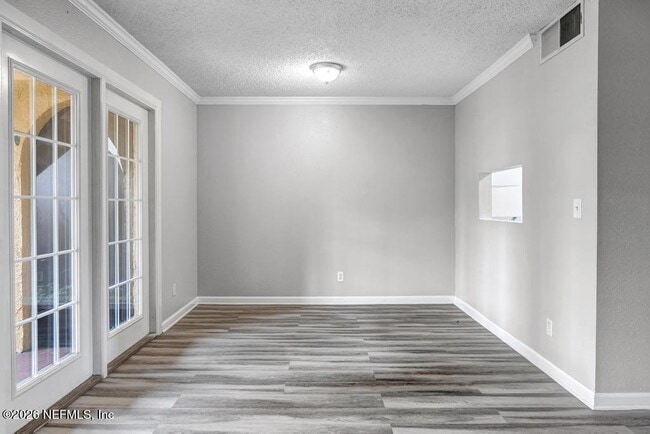 Building Photo - 3906 Mission Dr