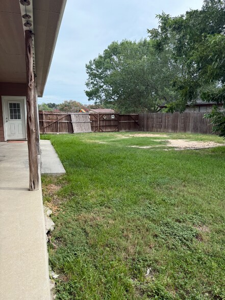 Building Photo - 6 Sunflower Cir