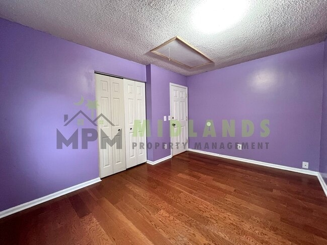 Building Photo - 844 Bentley Dr