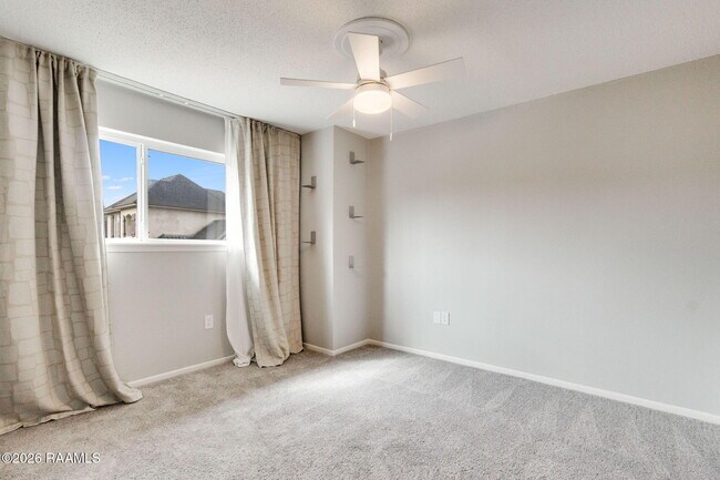 Building Photo - 110 W Bayou Pkwy