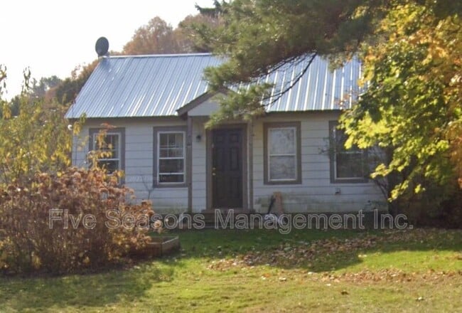 Primary Photo - 374 Riverside Ave