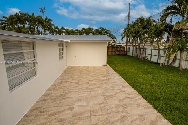 Building Photo - Hope Street, Hollywood, FL 33024 - 4 BR 2 BA Single-Family Home