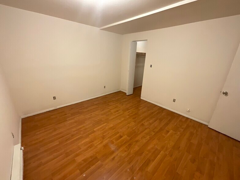 Building Photo - 935 N 85th St