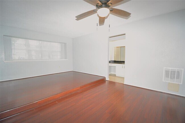 Building Photo - 2331 Stillmeadow Dr