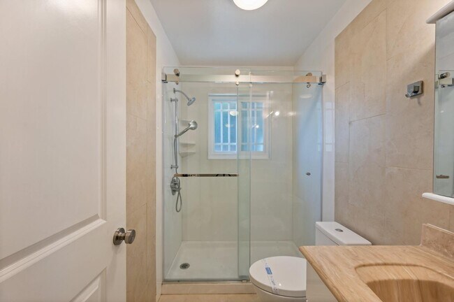 Building Photo - 3661 Slopeview Dr
