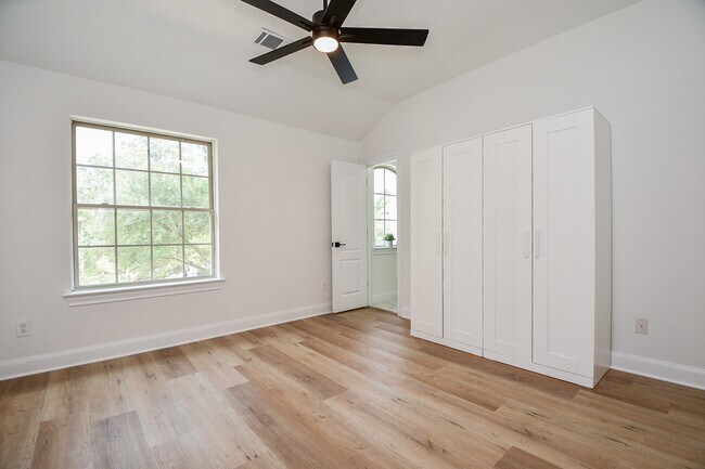 Building Photo - 18 Hadlock Pl