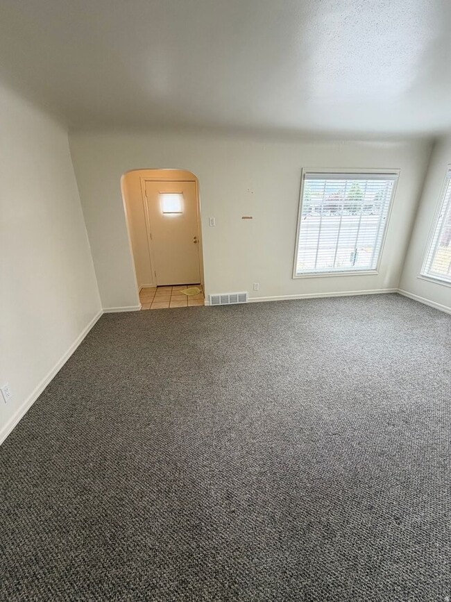 Building Photo - Ideally Located in the Heart of Murray