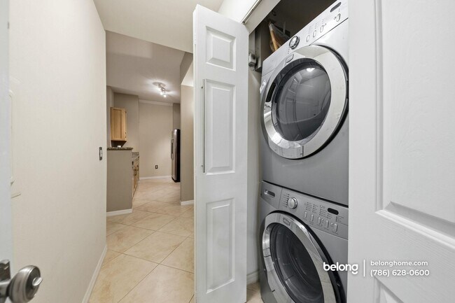 Building Photo - 2421 NE 65th St