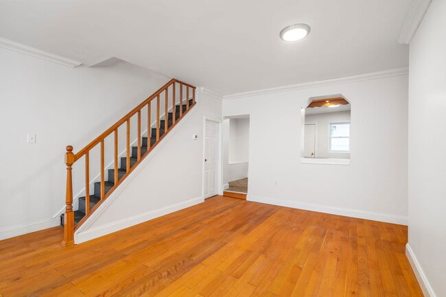 Building Photo - 1635 Catharine St