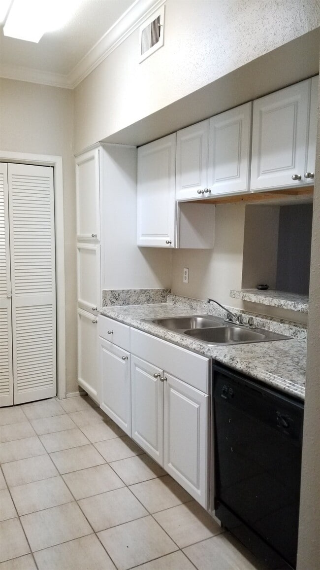 Building Photo - 6602 Harbor Town Dr