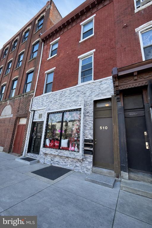 Building Photo - 510 W Girard Ave