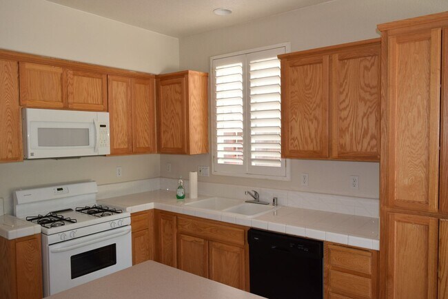 Primary Photo - Tracy Home Available in Desirable Edgewood Neighborhood