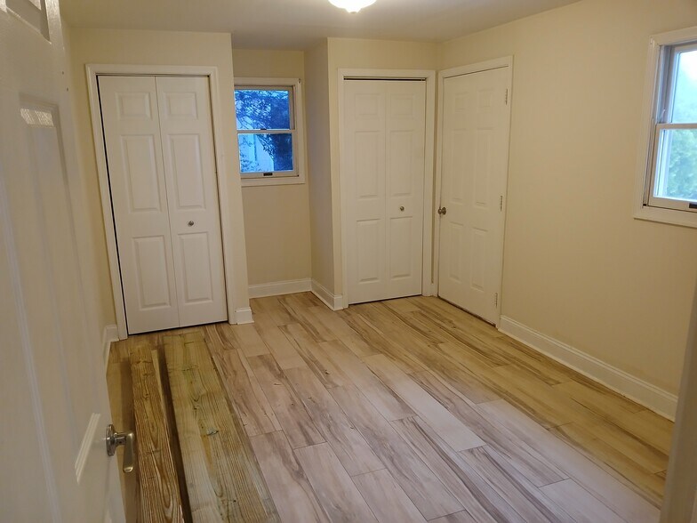 3rd bedroom - 210 W Montgomery Ave