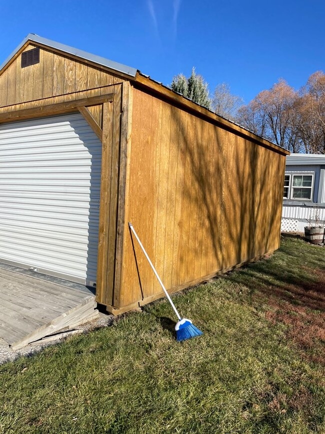 Building Photo - Comfortable 2+ Bedroom Mobile Home with Extra Storage and Enclosed Entries