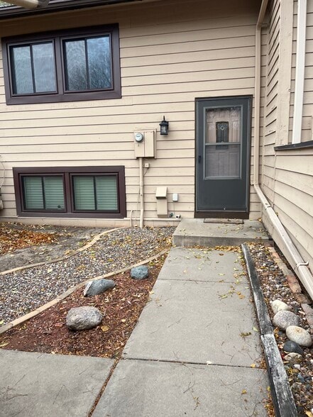 Building Photo - 429 W Eagle Lake Dr
