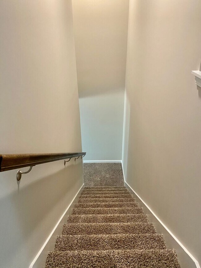 Building Photo - 943 Center Rd