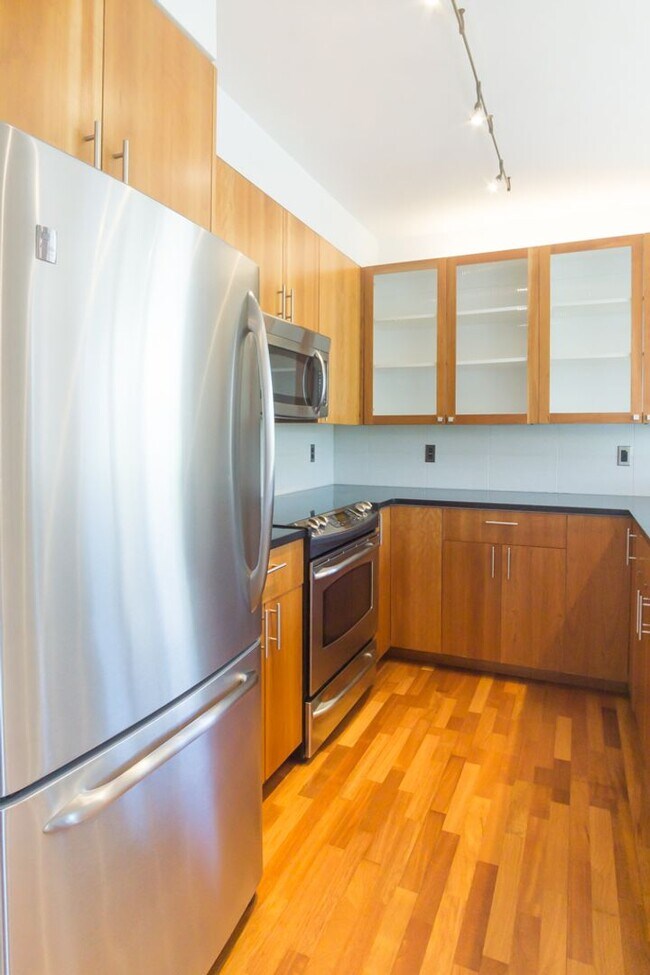 Building Photo - 2Bd/2Ba Seattle Condo