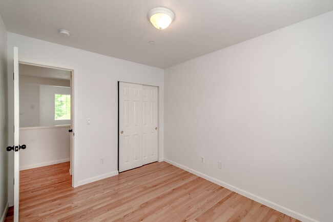 Building Photo - Beautiful Home on Bob's Hollow