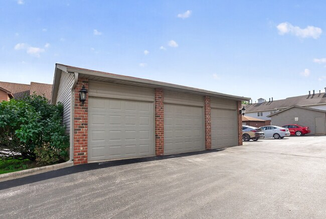 Building Photo - 1204 Chalet Rd