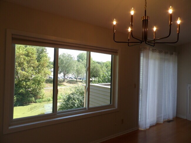 Building Photo - 2 Bed | 2 Bath Third Floor Condo