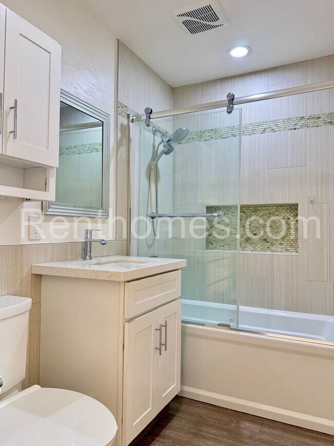 Building Photo - 5034 Baxter St