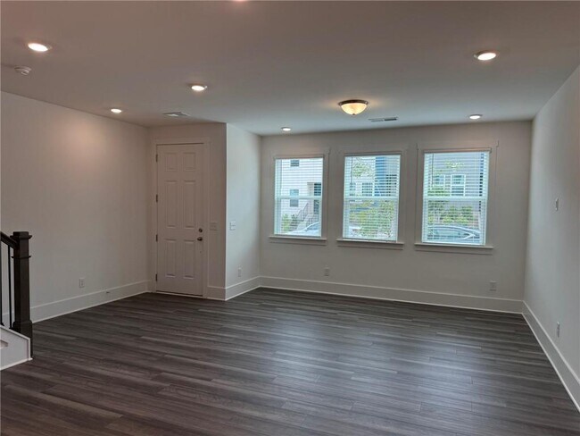 Building Photo - 1603 Aeslin Dr NW