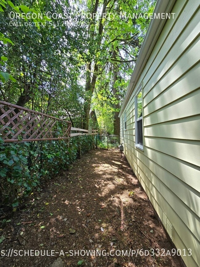 Building Photo - 126 N Holiday Ln