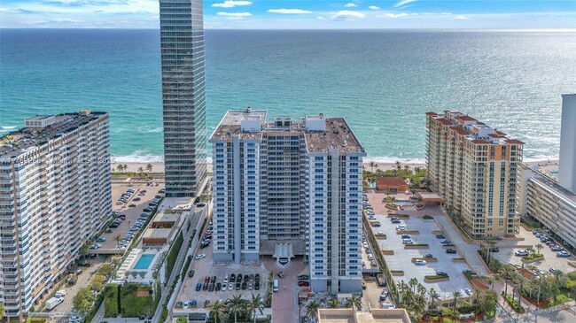 Building Photo - 2030 S Ocean Dr