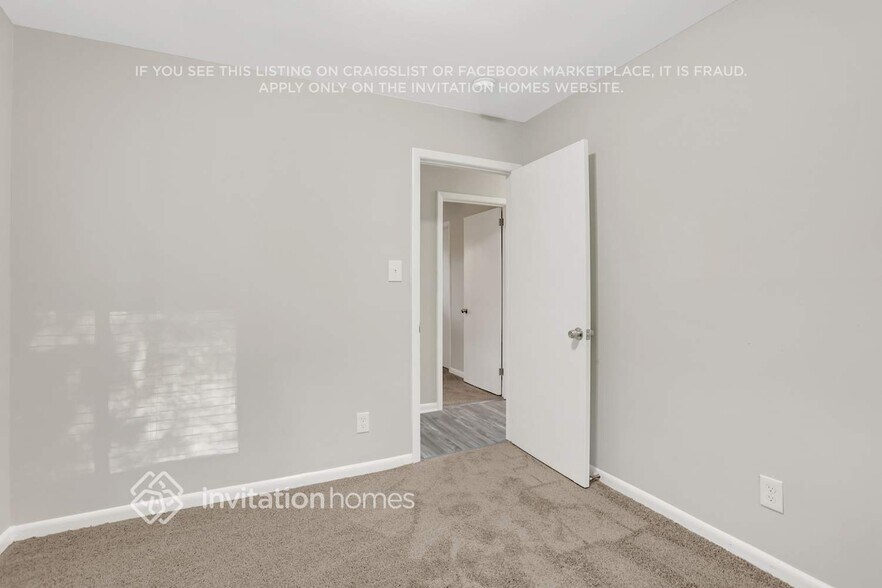 Building Photo - 2833 Altaview Dr SE