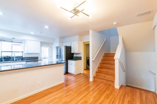 Building Photo - 4097 Alder Terrace