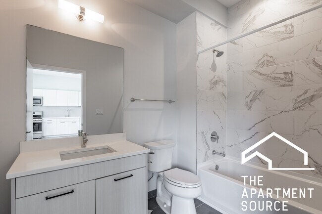 Building Photo - 2247 W Lawrence Ave