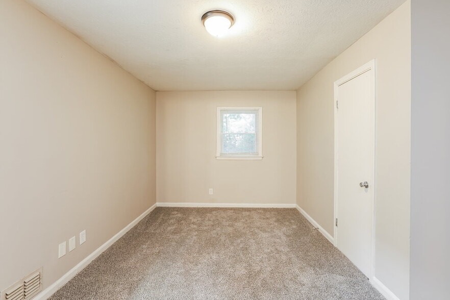 Building Photo - 1338 W Stoneybrook Dr