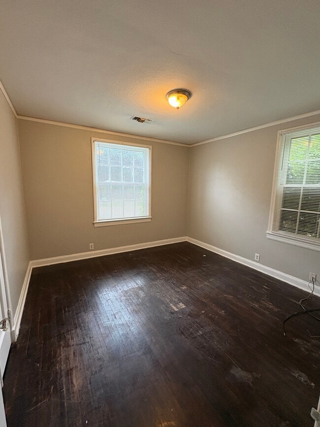 Building Photo - 18 Oak Forest Dr
