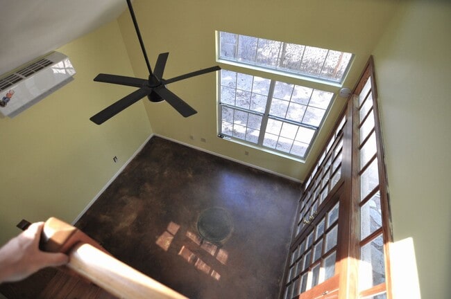 Building Photo - Rare opportunity!