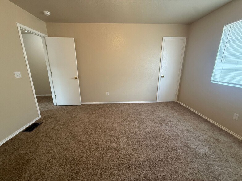 Building Photo - 4000 Doraine Ct