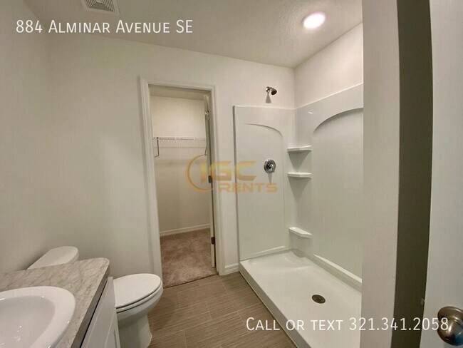 Building Photo - 884 Alminar Ave SE